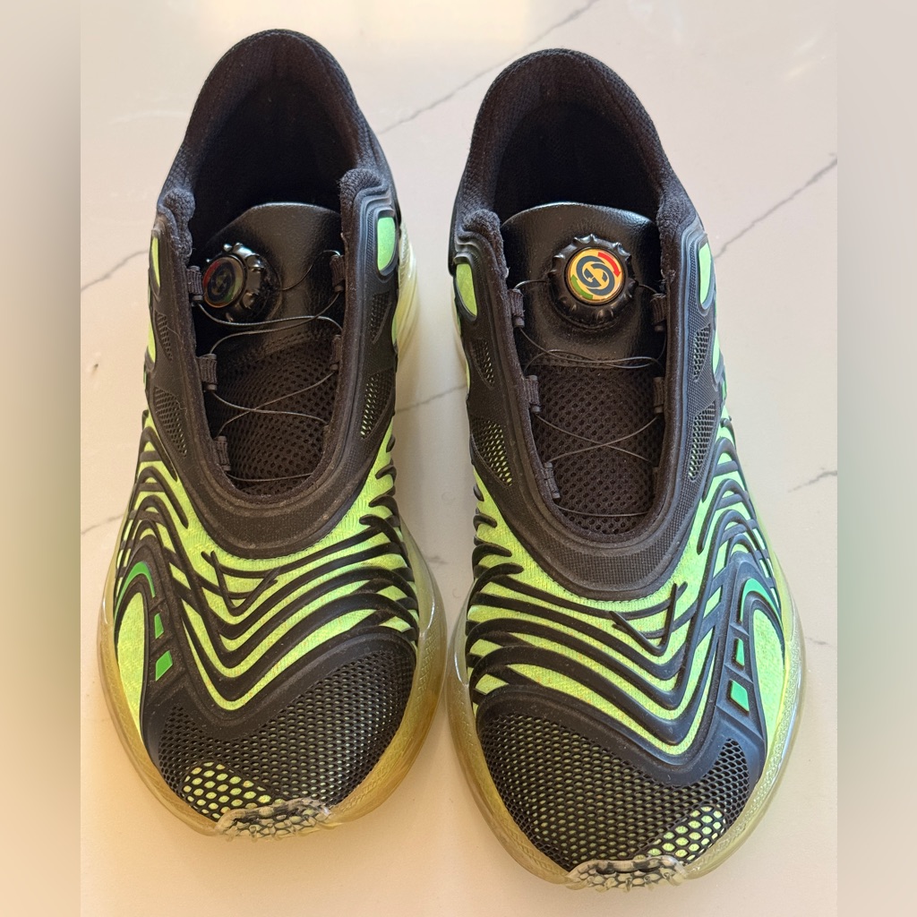 Gucci Ultrapace R Sneakers Size 11 Black Neon Yellow Boa Dial